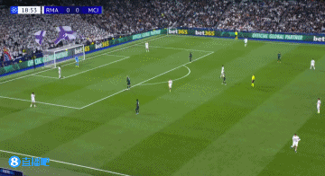 庫爾圖瓦精準(zhǔn)大腳開到前場右路，巴爾韋德跟進(jìn)過人射門得分！